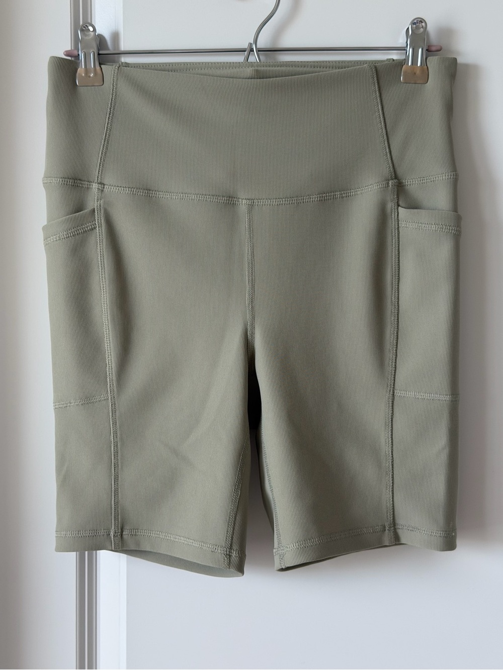 Harmony Balance Yoga Bike Gym Shorts In Soft Pastel Green With Pockets - M